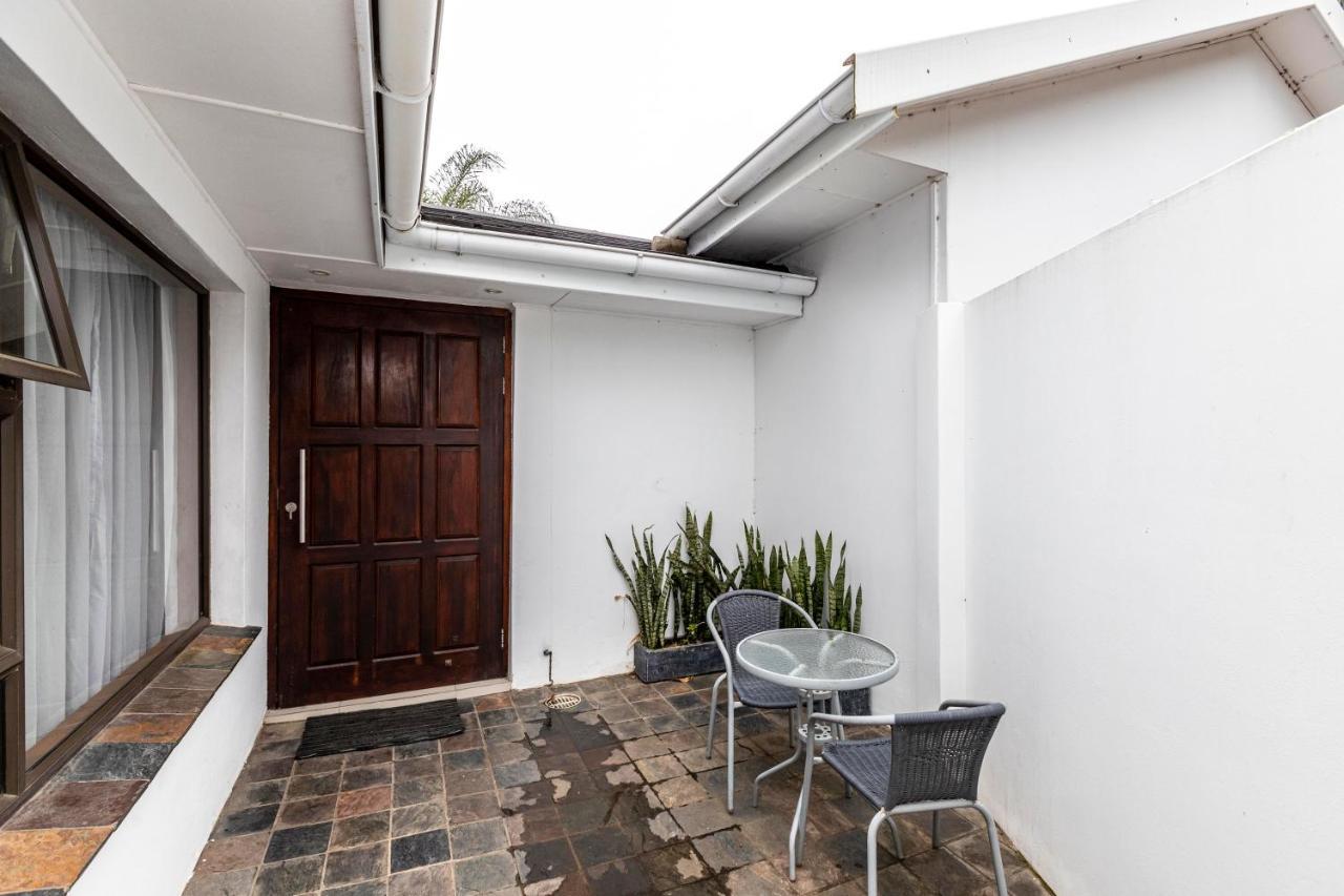Fish Eagle Manor East London Exterior foto